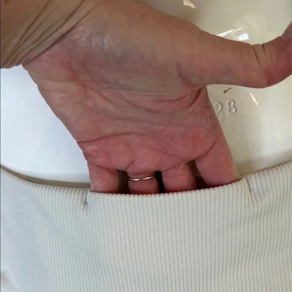 Lululemon Athletica Women’s Cream Stretch Pants - Picture 7 of 11